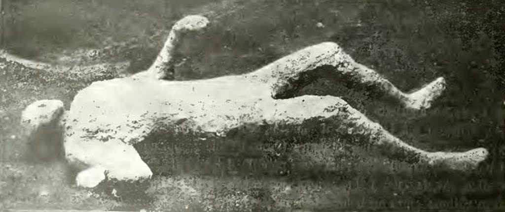 I.6.2 Pompeii. May 1915. Victim number 24. Body cast made in the vicolo between I.6 and I.10. See Notizie degli Scavi di Antichità, 1915, p. 288, fig. 4.