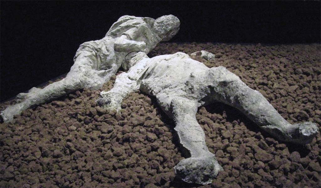 I.22.1 Pompeii, male victim 72 front and female victim 71 (rear).