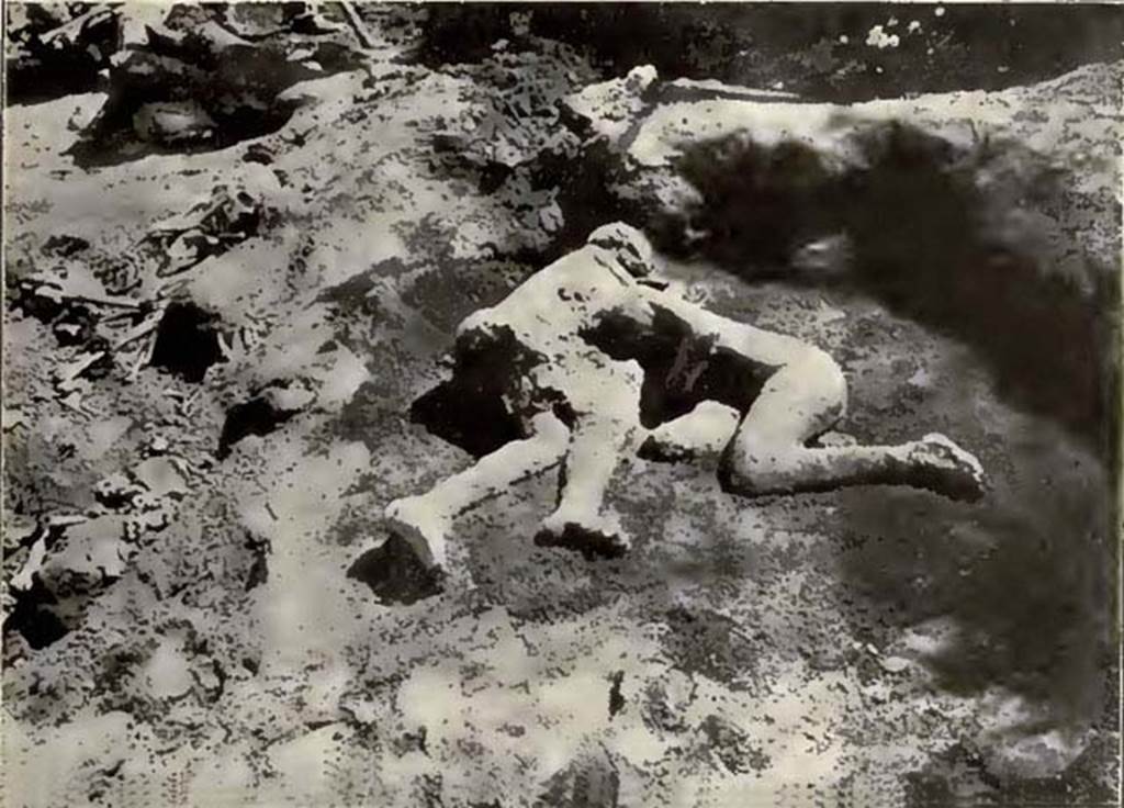 I.6.2 Pompeii. 1940. Plaster cast of two victims found in the garden area in 1914. Photo courtesy of Rick Bauer.
