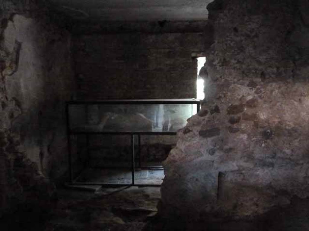 Villa of Mysteries, Pompeii. May 2010. Victim 25. Room 35, at the rear of room 34.