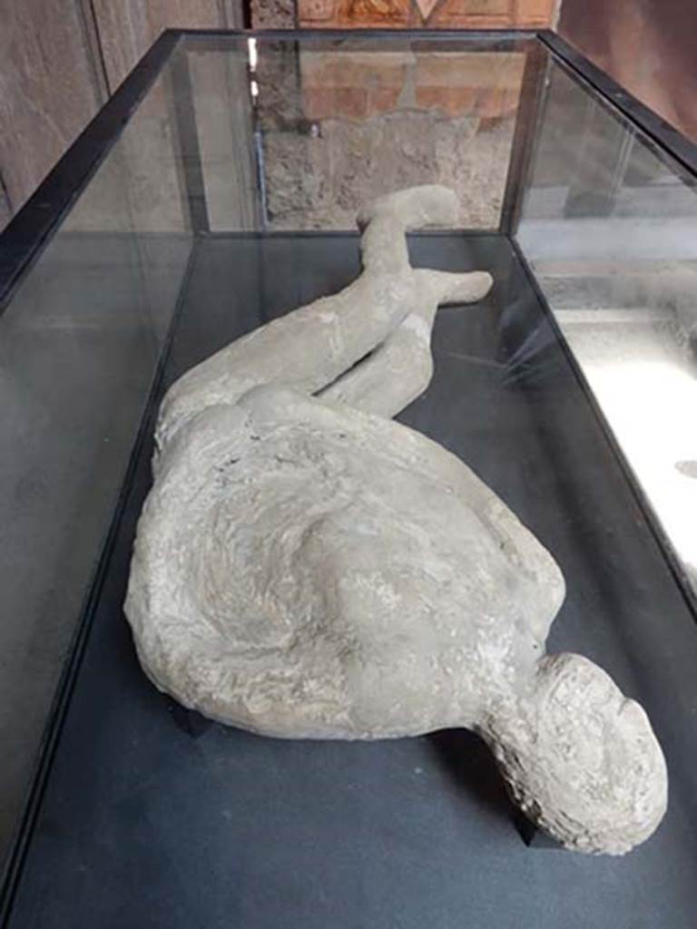 Villa of Mysteries, Pompeii. May 2015. Victim 26. Full length view of body-cast. Photo courtesy of Buzz Ferebee.