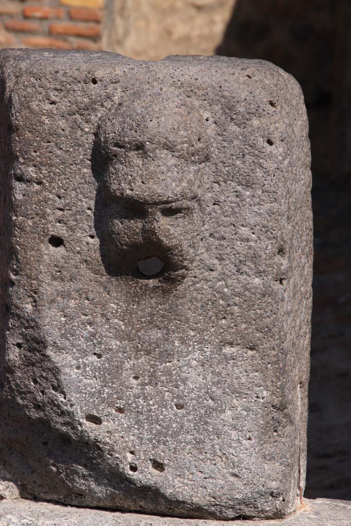 Fountain outside VII.14.13 and VII.14.14 on north side of Via dellAbbondanza. September 2019. 
Head with helmet, possibly a relief of Minerva.  Photo courtesy of Klaus Heese.
