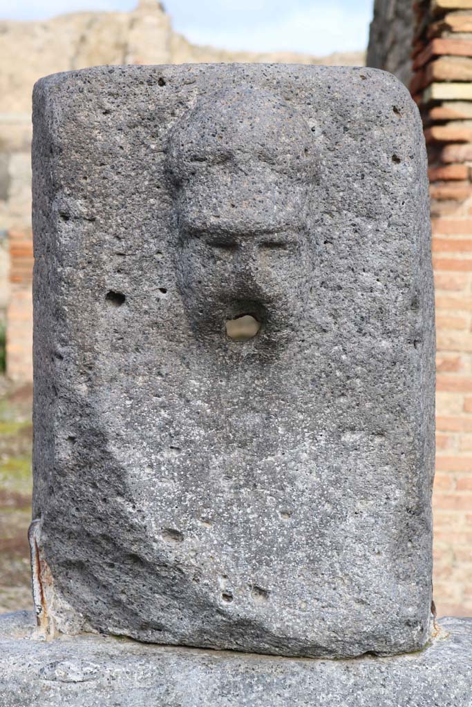 Fountain outside VII.14.13 and VII.14.14 on north side of Via dellAbbondanza. December 2018.  
Head with helmet, possibly a relief of Minerva. Photo courtesy of Aude Durand.

