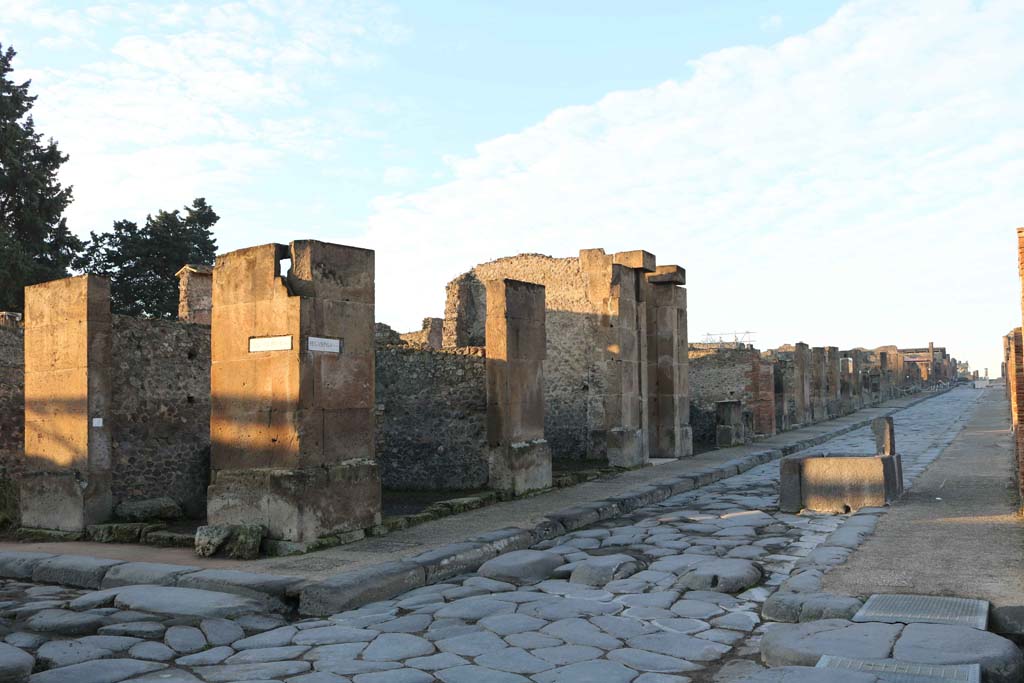 Fountain outside VII.14.13 and VII.14.14 on Via dellAbbondanza, Pompeii, south side. December 2018. 
Looking west from junction with Via dei Teatri, on left, and VIII.5.31 and VIII.5.30 on corner. Photo courtesy of Aude Durand.
