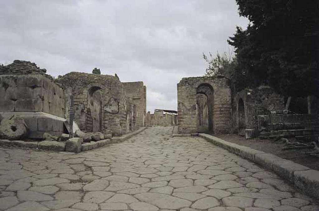 Porta Ercolano or Herculaneum Gate. May 2010. Looking south from the Via dei Sepolcri. Photo courtesy of Rick Bauer.