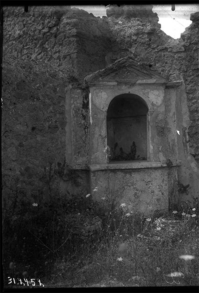 VIII.6.6 Pompeii. 1931. Niche in south-west corner.
DAIR 31.2452. Photo © Deutsches Archäologisches Institut, Abteilung Rom, Arkiv. 
See Boyce G. K., 1937. Corpus of the Lararia of Pompeii. Rome: MAAR 14. (p.78, No.374, Pl.33,1)