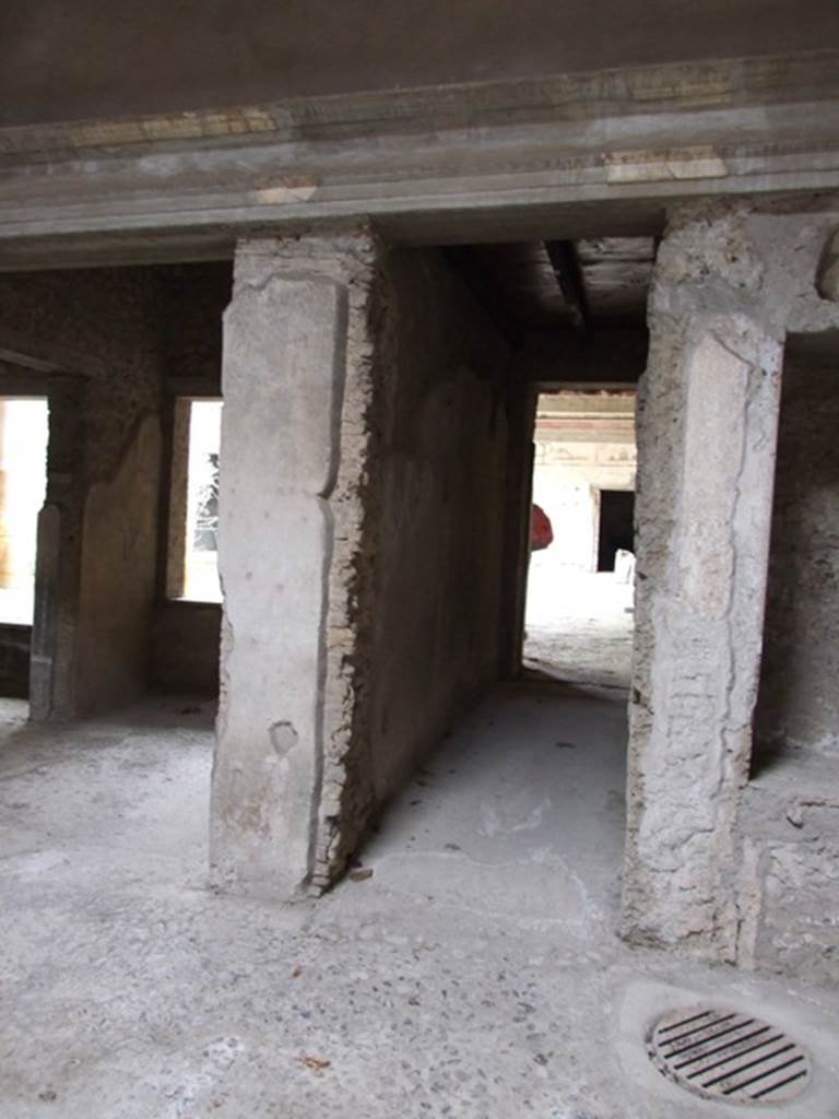 IX.13.1-3 Pompeii. March 2009. Room 7, corridor to peristyle and rear rooms.