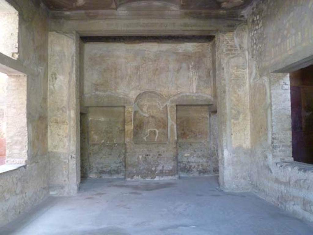 Oplontis Villa of Poppea, May 2011. Area 73 with niche/recess set into west wall, at rear of room 74.
Room 74, with window on south and north sides, into small courtyard gardens. Photo courtesy of Michael Binns.

Photo courtesy of Michael Binns.
