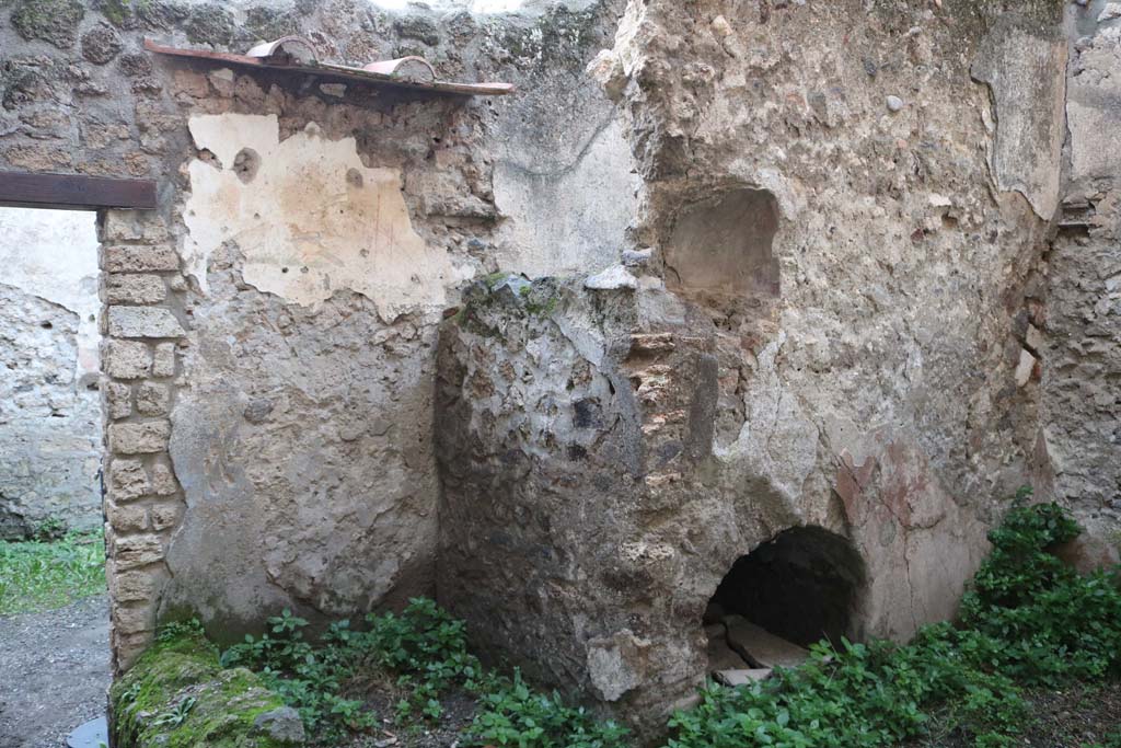 I.10.6 Pompeii. December 2018. Looking towards west wall of small room. Photo courtesy of Aude Durand.