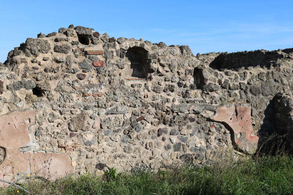 VII.3.3, Pompeii. December 2018. Looking towards east wall with niche. Photo courtesy of Aude Durand.