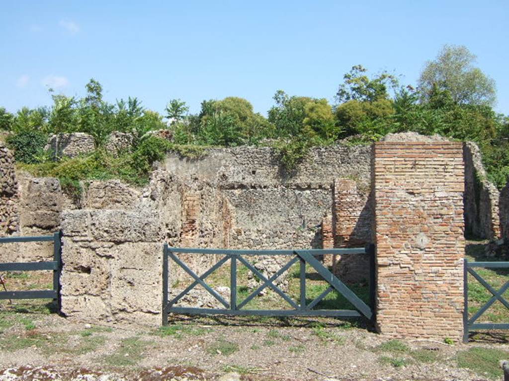 I.1.4 Pompeii. September 2005.  Entrance to shop.