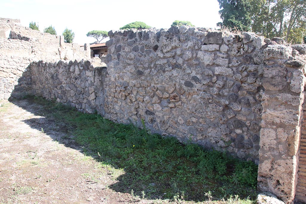 I.2.5 Pompeii. October 2024. Looking towards south wall. Photo courtesy of Klaus Heese.