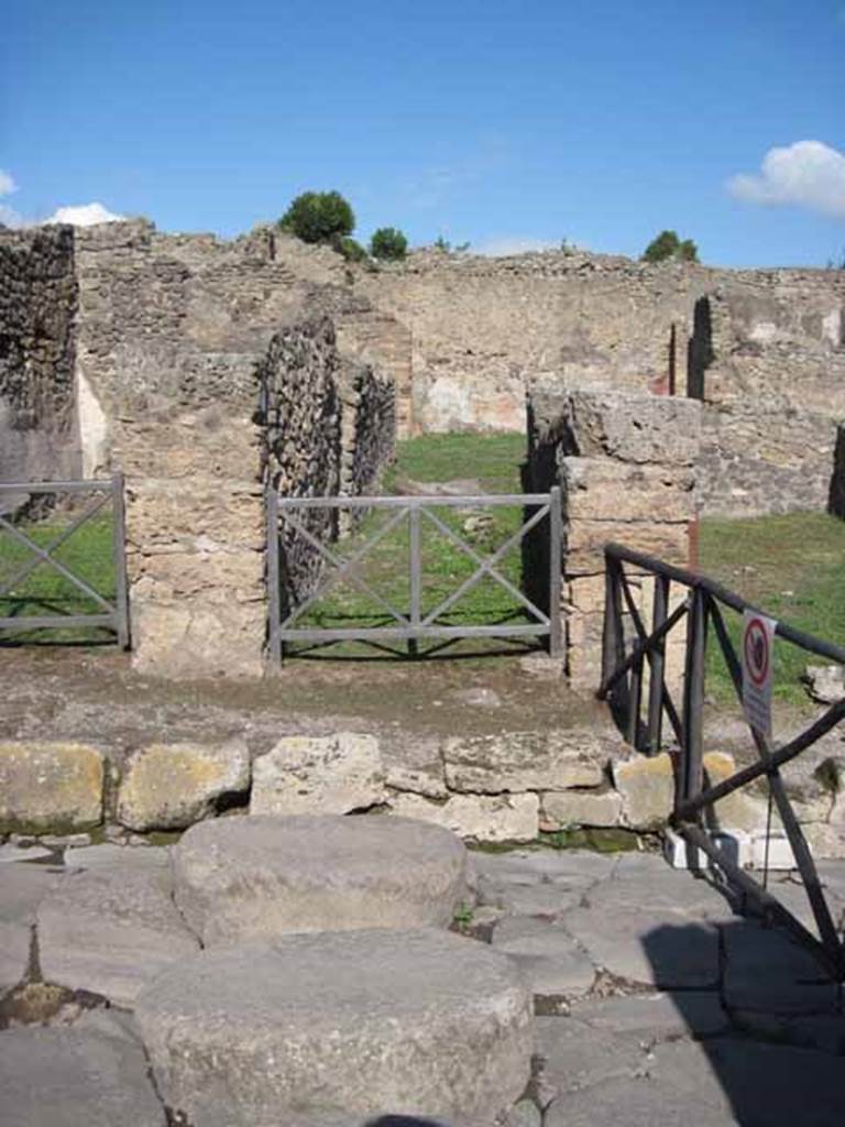 1.2.6 Pompeii. September 2010. Looking east towards entrance doorway, from across Via Stabiana. Photo courtesy of Drew Baker.
