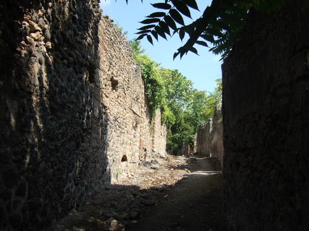 I.3 Pompeii. September 2005. Unnamed vicolo looking east.                            I.2.15