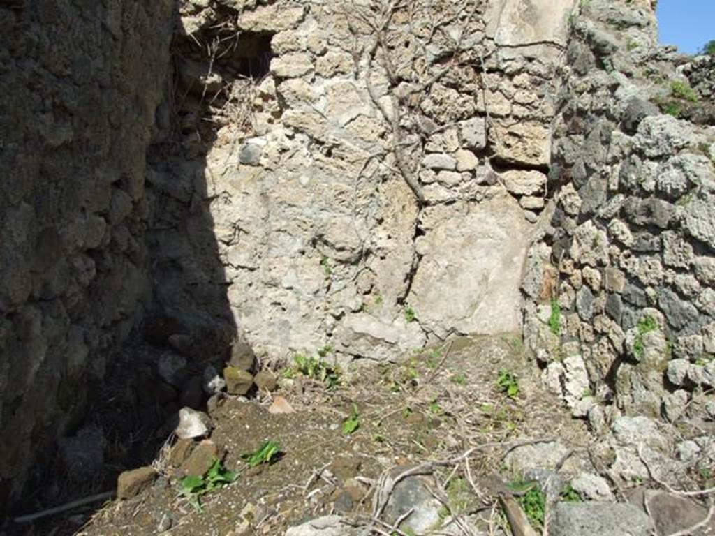 I.2.20 Pompeii.  March 2009.  Small room on north side of entrance. Looking north.