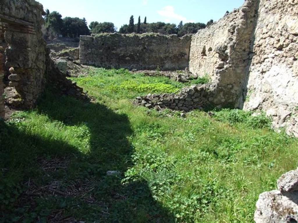 I.2.20 Pompeii. March 2009. Looking west across small atrium area, with kitchen area on left, and garden area ahead.