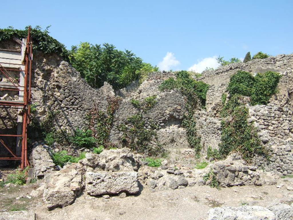 I.2.30 Pompeii. September 2005.  Remains of street wall and rear room. 
According to Fiorelli, there was a painted electoral graffiti relating to the election of  Numerio Popidio Rufo on this wall (now destroyed):             

