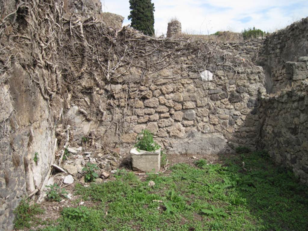 I.3.3 Pompeii. September 2010. Upper peristyle area, east wall of oecus on north side of peristyle. Photo courtesy of Drew Baker.
