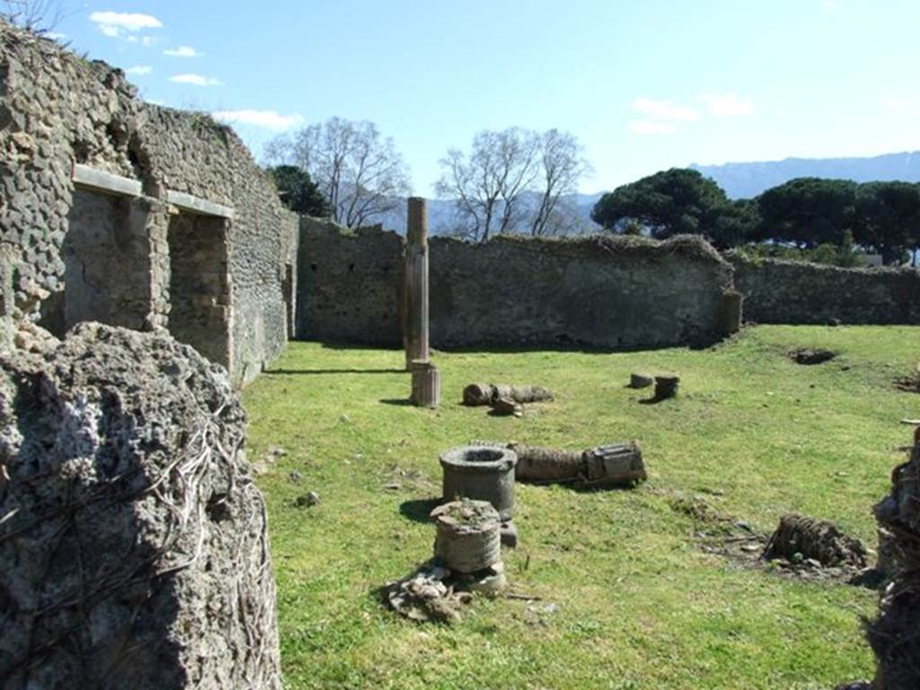 I.3.3 Pompeii.  March 2009.  East side of Upper Peristyle level, looking south.