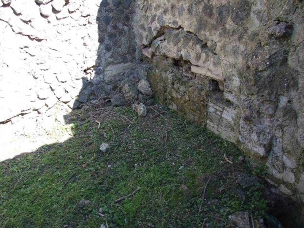 1.3.3 Pompeii.  March 2009. Large room on south side of east end of Peristyle area. South east corner.