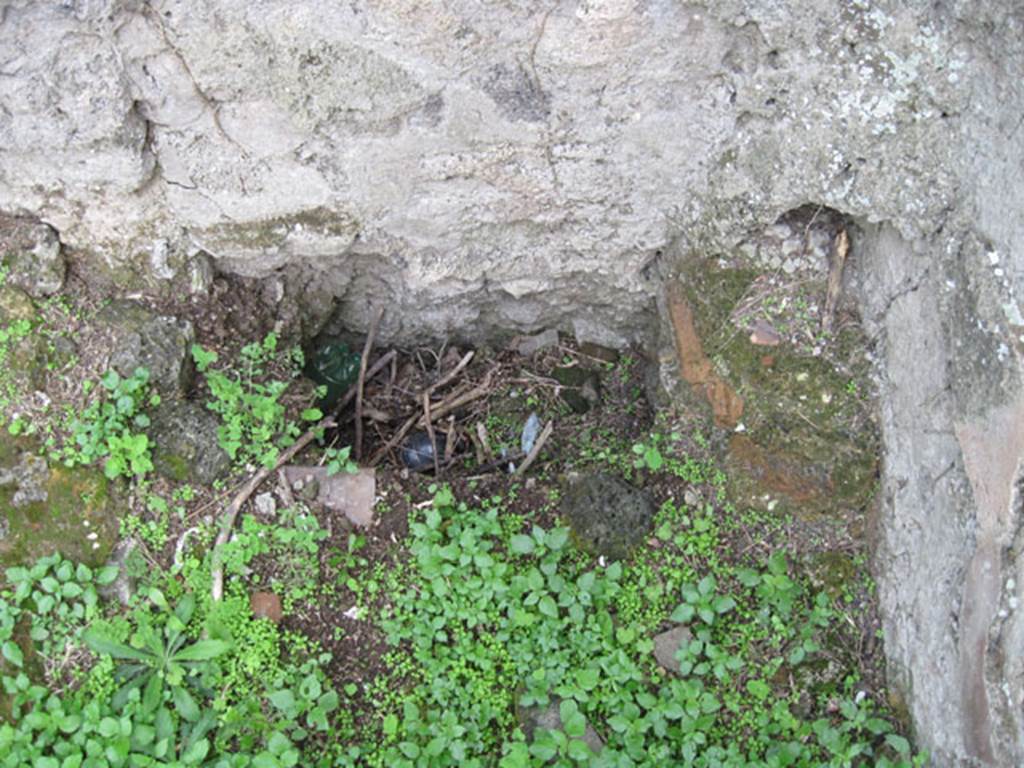 I.3.3 Pompeii. September 2010. Upper peristyle area, latrine in south-west corner of large kitchen. Photo courtesy of Drew Baker.
