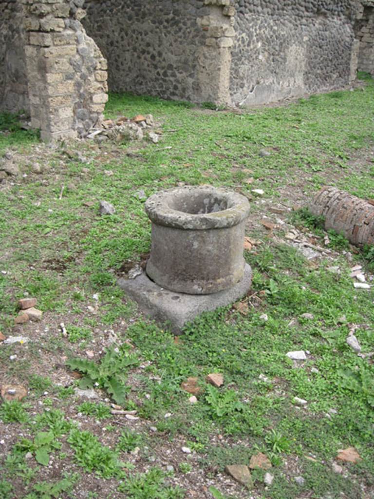 I.3.3 Pompeii. September 2010. Upper peristyle area, detail of tufa puteal or well-head, looking east. Photo courtesy of Drew Baker.
