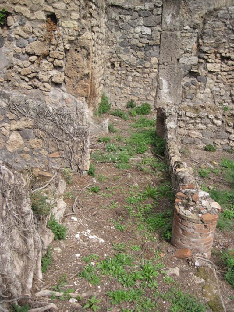 I.3.30 Pompeii. September 2010. Room 6, north portico, looking east to doorways to rooms 7 and 8. Photo courtesy of Drew Baker.
