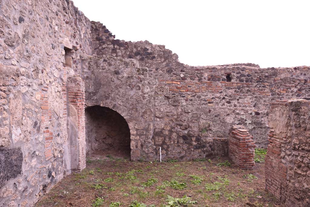 I.4.2 Pompeii. October 2019. Looking south from triclinium towards south-east corner with stairs to upper floor.
Foto Tobias Busen, ERC Grant 681269 DCOR.
