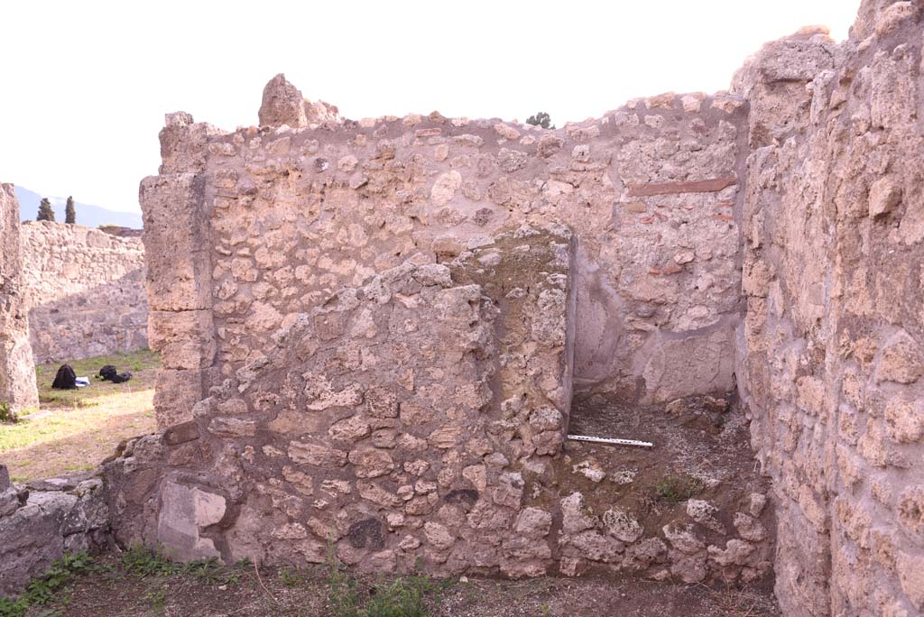 I.4.9 Pompeii. October 2019. Room I (L), looking towards west wall, with alcove.
Foto Tobias Busen, ERC Grant 681269 DCOR
