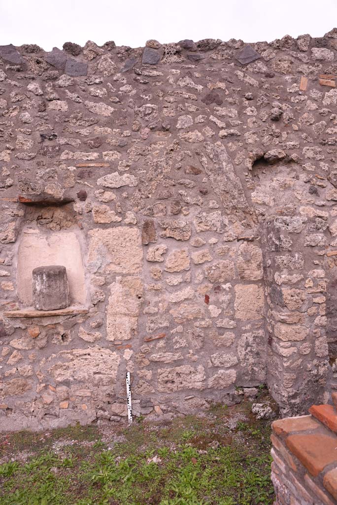 I.4.9 Pompeii. October 2019. Courtyard n, east wall at south end.
Foto Tobias Busen, ERC Grant 681269 DCOR.
