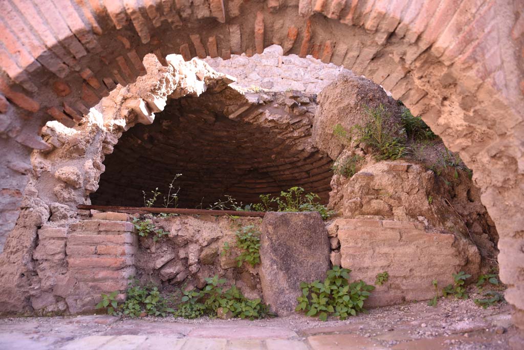 I.4.12 Pompeii. October 2019. Room b, detail of oven interior.
Foto Tobias Busen, ERC Grant 681269 DCOR.
