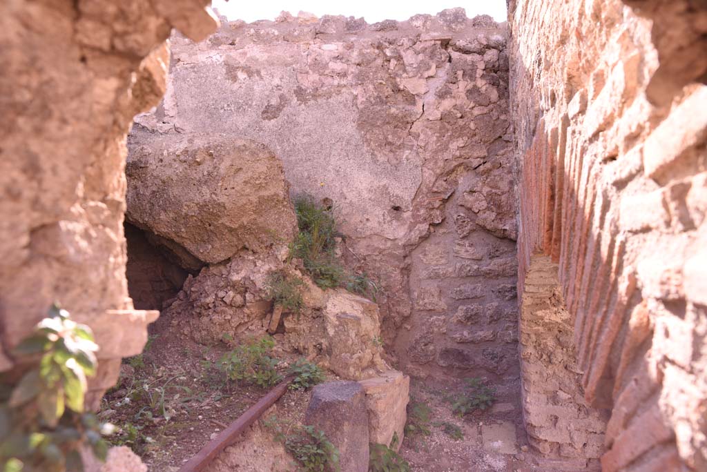 I.4.12 Pompeii. October 2019. Room b, looking west inside oven.
Foto Tobias Busen, ERC Grant 681269 DCOR.
