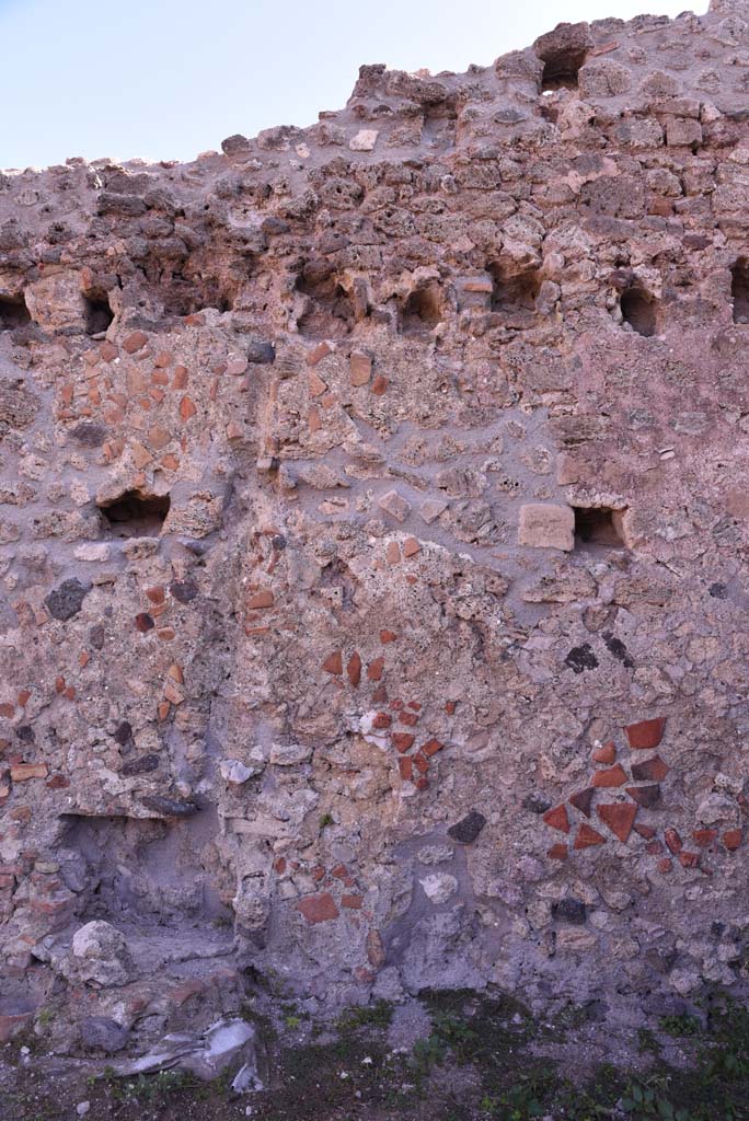 I.4.12 Pompeii. October 2019. Room f, detail from east wall towards south end.
Foto Tobias Busen, ERC Grant 681269 DCOR.

