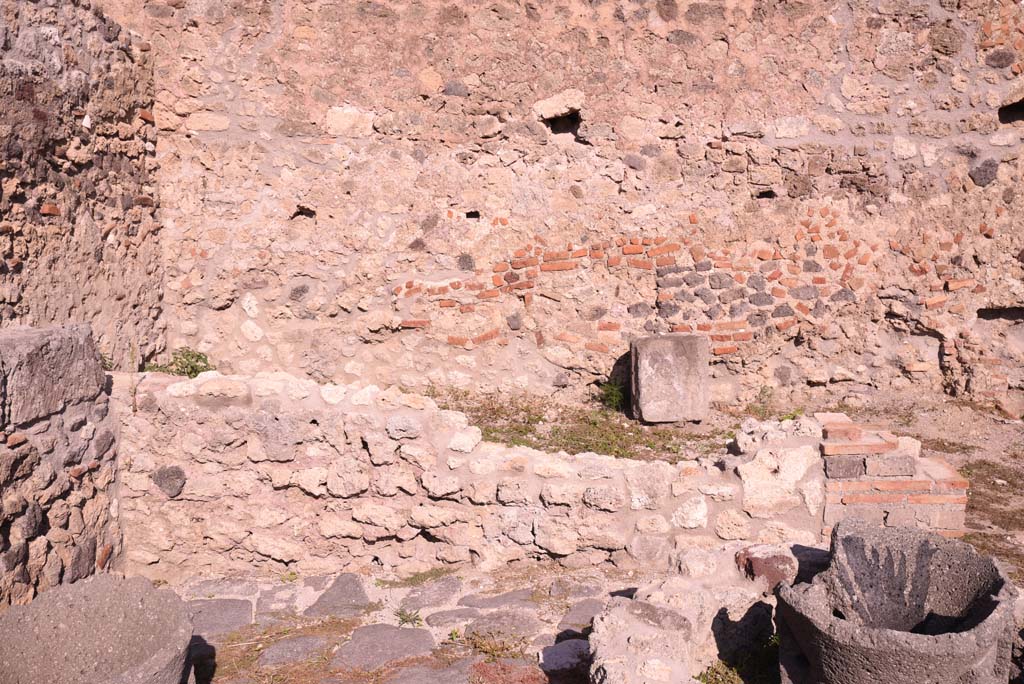 I.4.12 Pompeii. October 2019. Area g in north-east corner, looking over east wall into room f.
Foto Tobias Busen, ERC Grant 681269 DCOR.
