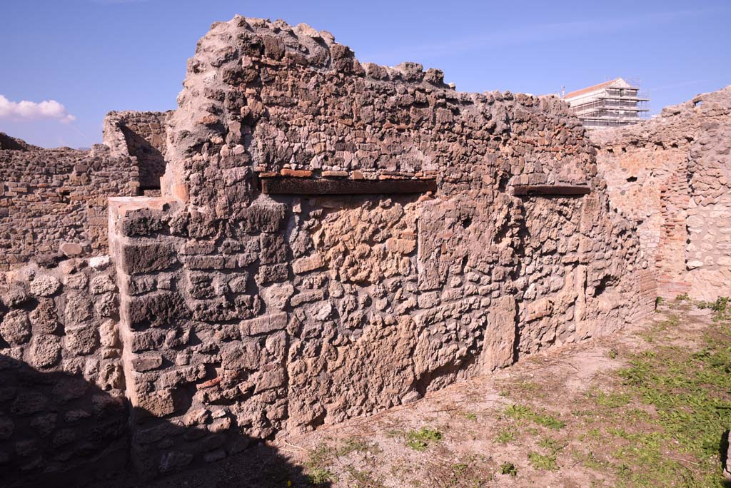 I.4.12 Pompeii. October 2019. Room d, looking east along north wall.
Foto Tobias Busen, ERC Grant 681269 DCOR
