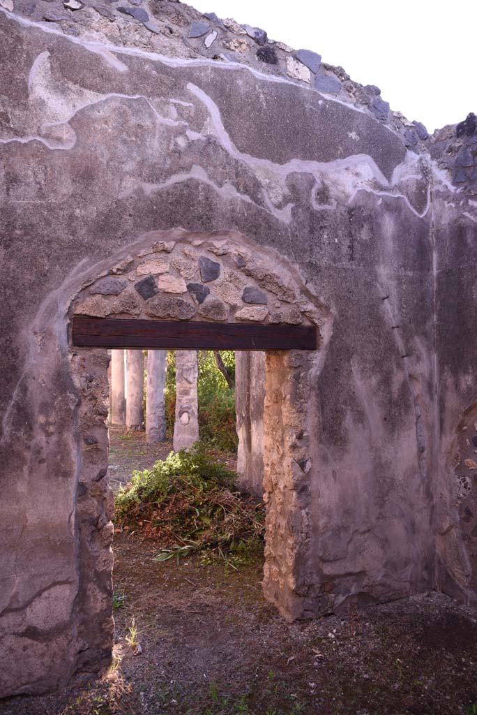 I.4.25 Pompeii. October 2019. Room 52, doorway in east wall to north portico of upper peristyle 56.
Foto Tobias Busen, ERC Grant 681269 DCOR
