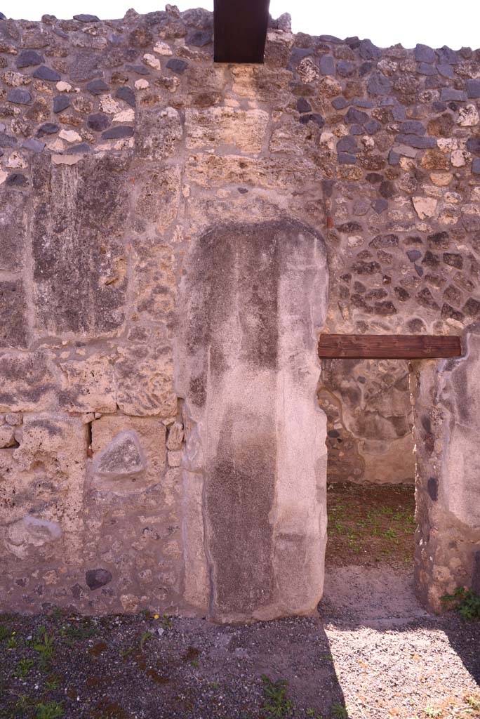 I.4.25 Pompeii. October 2019. 
Room 47, south wall of atrium, on left, and doorway to room 52, in south wall of room 51, on right.
Foto Tobias Busen, ERC Grant 681269 DÉCOR
