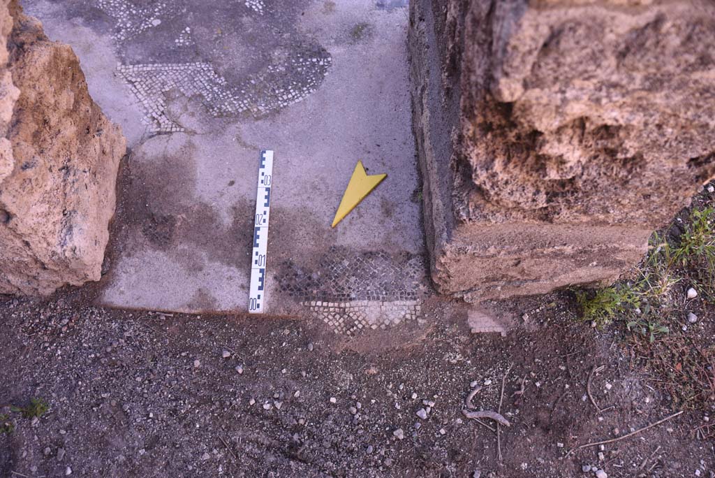 I.4.25 Pompeii. October 2019. Room 33, looking south across doorway threshold into room 34, upper.
Foto Tobias Busen, ERC Grant 681269 DÉCOR.
