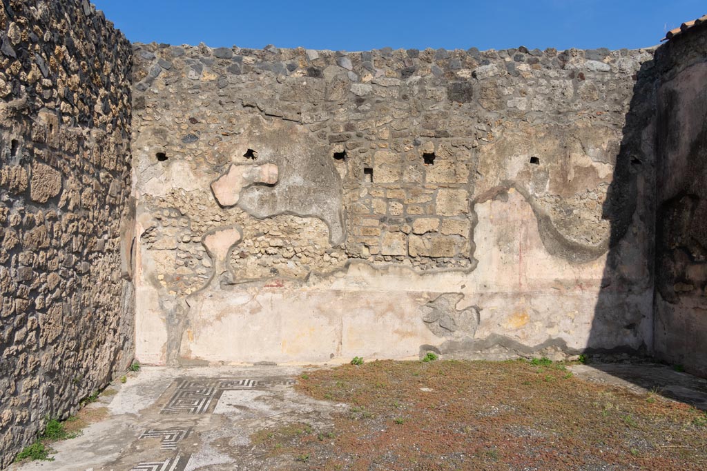 I.4.25 Pompeii. October 2023. Room 35, looking towards east wall. Photo courtesy of Johannes Eber.