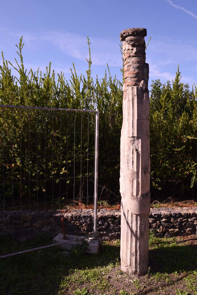 I.4.25 Pompeii. October 2019. Lower Peristyle 32, detail of column.
Foto Tobias Busen, ERC Grant 681269 DCOR.

