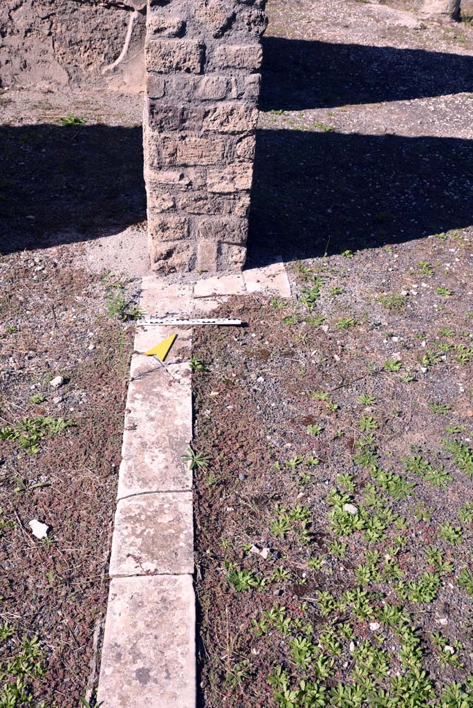 I.4.25/1.4.5 Pompeii. October 2019. Tablinum 14, looking north along threshold of doorway at east end. 
Foto Tobias Busen, ERC Grant 681269 DCOR.
