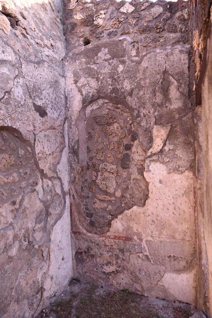 I.4.25 Pompeii. October 2019. Room 44, north-east corner and east wall of cubiculum,
Foto Tobias Busen, ERC Grant 681269 DCOR.

