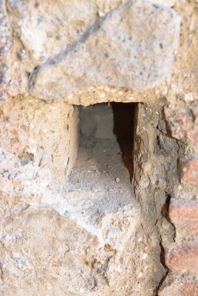 I.4.25 Pompeii. September 2020. Room 24, detail from west end of south wall.   
Foto Tobias Busen, ERC Grant 681269 DCOR.
