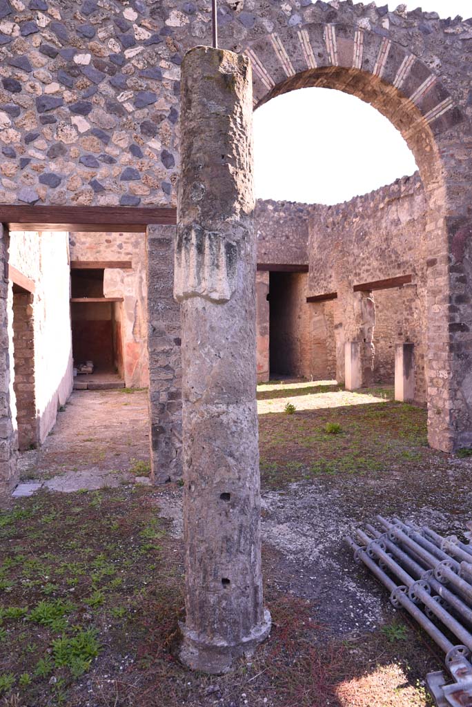 I.4.25 Pompeii. October 2019. Middle Peristyle 17, detail of a column in south-east corner. 
Foto Tobias Busen, ERC Grant 681269 DÉCOR
