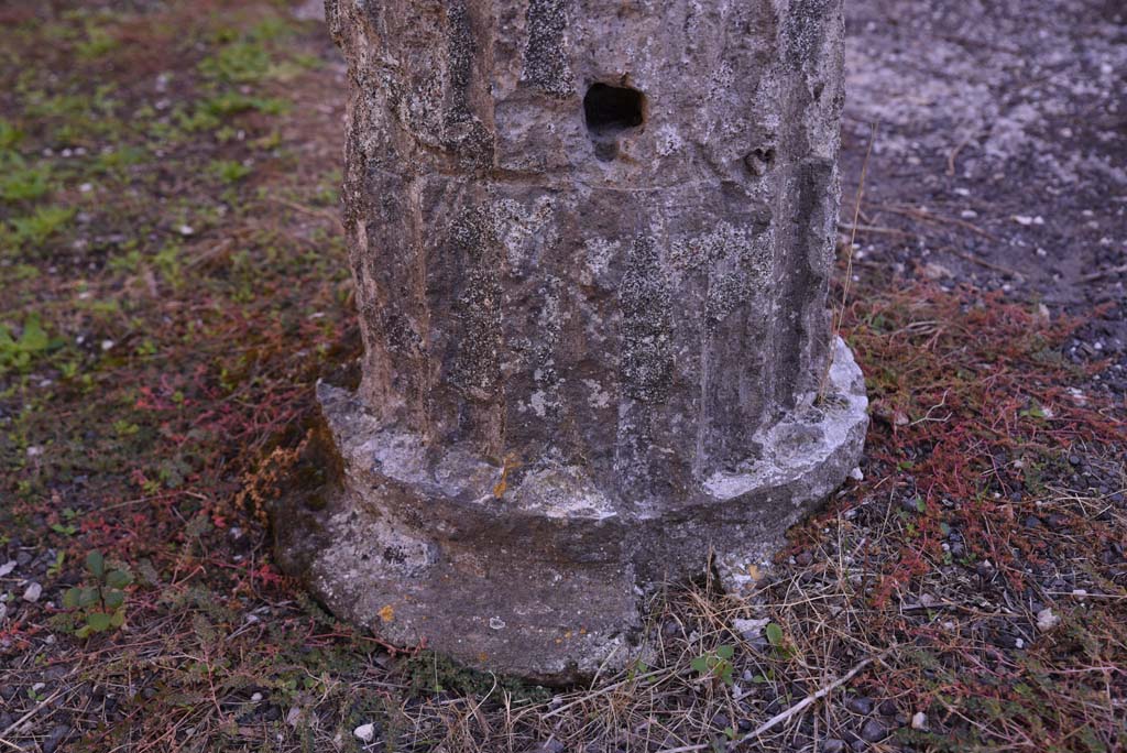 I.4.25 Pompeii. October 2019. Middle Peristyle 17, detail from column on south portico in south-east corner. 
Foto Tobias Busen, ERC Grant 681269 DÉCOR
