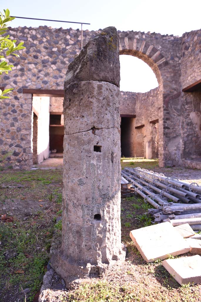 I.4.25 Pompeii. October 2019. Middle Peristyle 17, detail of column on south portico.
Foto Tobias Busen, ERC Grant 681269 DÉCOR
