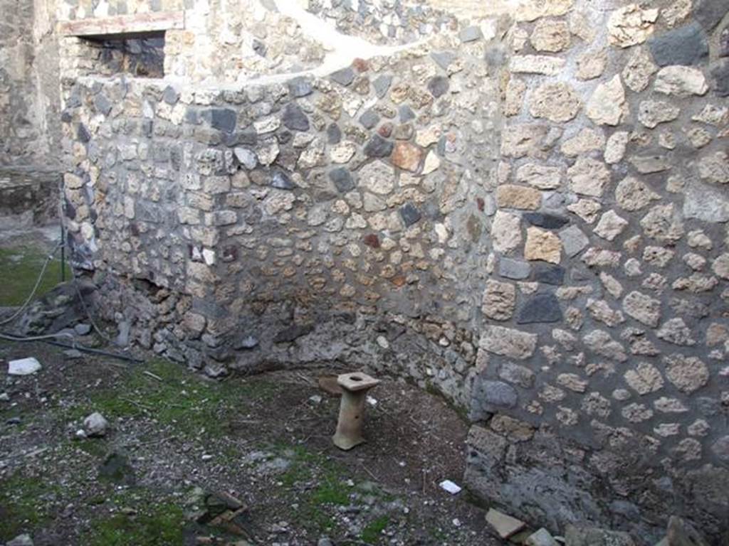 I.4.25/I.4.5 Pompeii. December 2007. Room 41, apse/alcove against east wall of baths area.