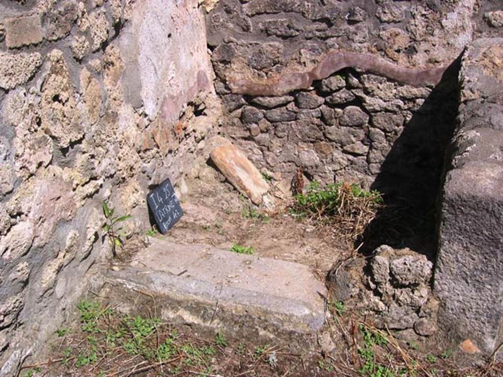 I.4.25/I.4.5 Pompeii. July 2008. Latrine in north-west corner of kitchen area. Photo courtesy of Barry Hobson.