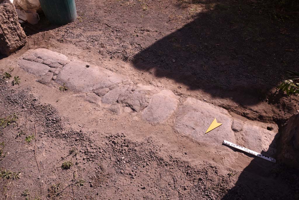 I.4.25 Pompeii. October 2019. Looking south across threshold, from atrium 47, onto north portico of peristyle 56, on right.
Foto Tobias Busen, ERC Grant 681269 DCOR
