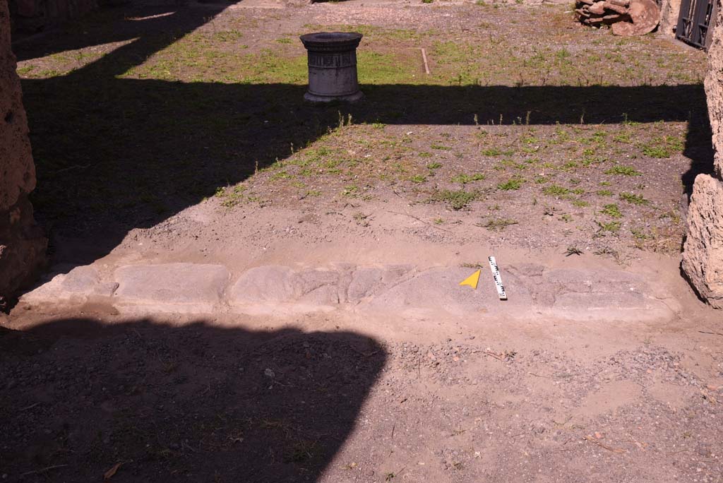 I.4.25 Pompeii. October 2019. Looking north across threshold into atrium 47, from north portico.
Foto Tobias Busen, ERC Grant 681269 DCOR

